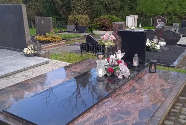 rekonstruotas kapas, naujas pamiklas, granito plokštės
