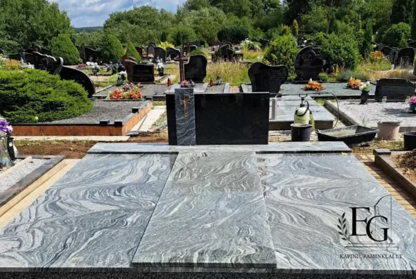 granito plokštėmis dengta kapas